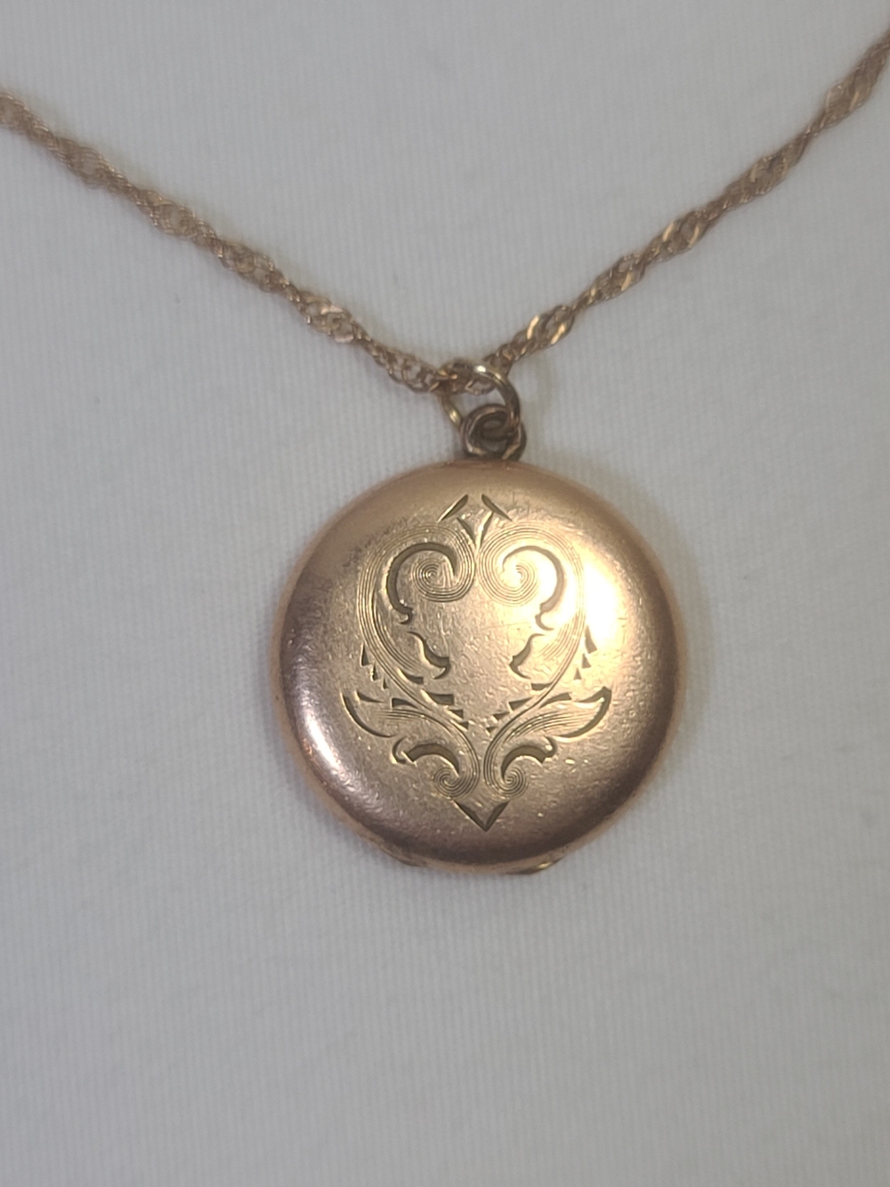 Antique Vintage Gold Filled Floral Engraved Locket Pendant Necklace